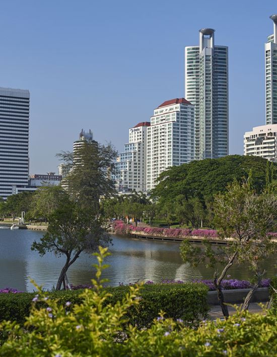 酒店白天外观及湖景 - 曼谷莎玛阿索克湖景服务式公寓